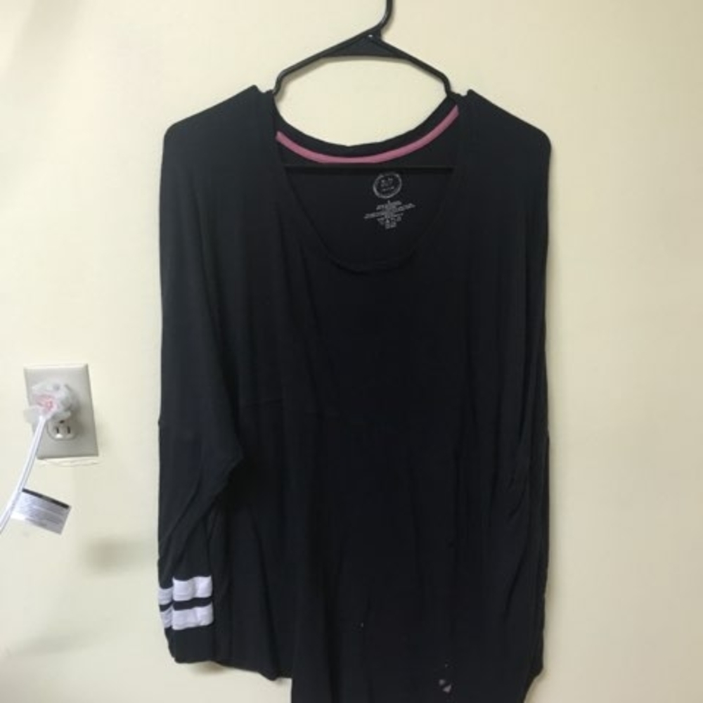 Maurices Black Red Relaxed Oversized Long Sleeve Tee
